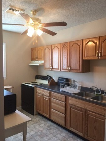 492 Chicopee St, Chicopee, MA 01013 - photo 6