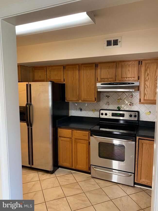 19946 Gateshead Cir, Germantown, MD 20876 - photo 6