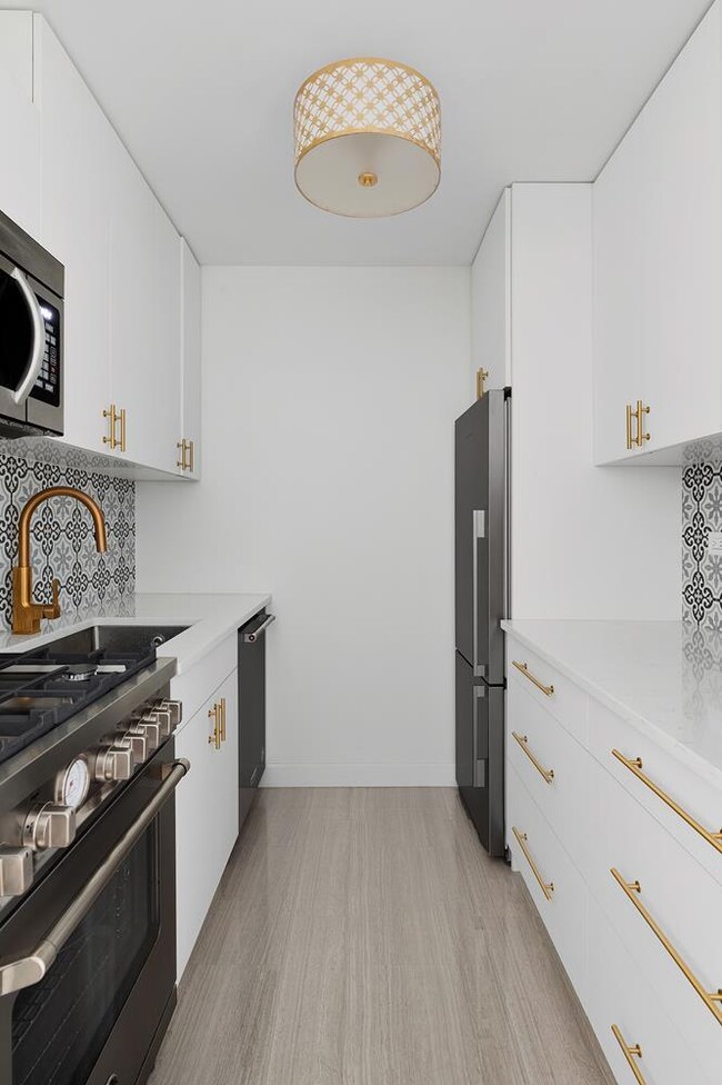 The Crystal House unit 804, New York, NY 10010 - photo 4