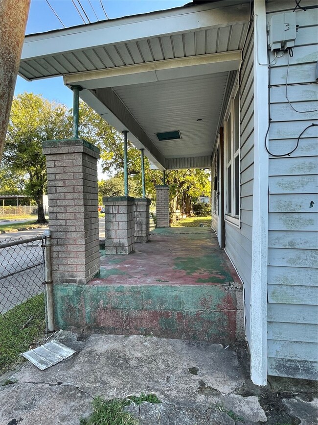 3115 Altoona St, Houston, TX 77026 - photo 4