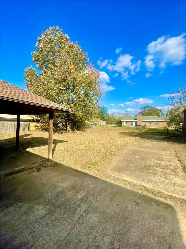 Spacious backyard that can be tailored to your needs