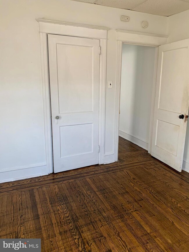 392 Avon Rd unit 2, Upper Darby, PA 19082 - photo 3