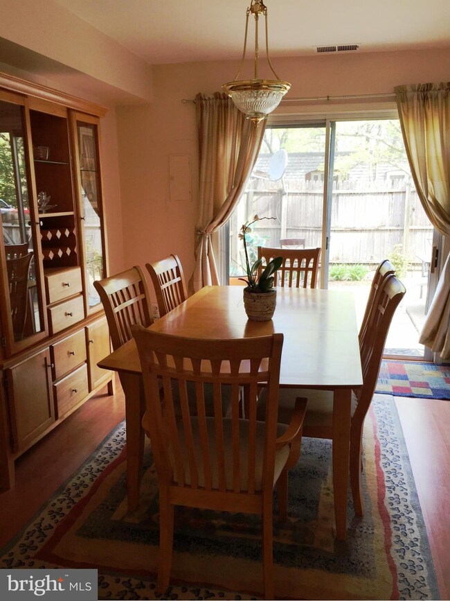 8226 Carrleigh Pkwy unit 82, Springfield, VA 22152 - photo 7