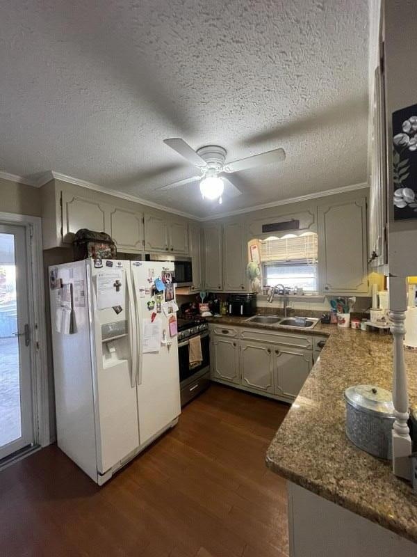 4 Kitchen