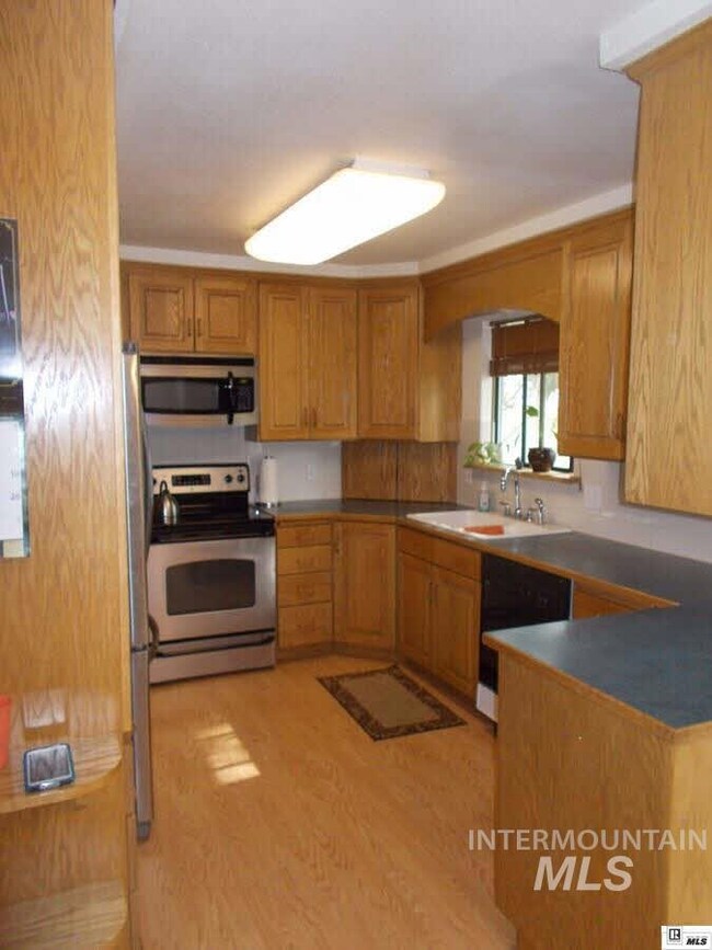 824 Leith St, Moscow, ID 83843 - photo 2