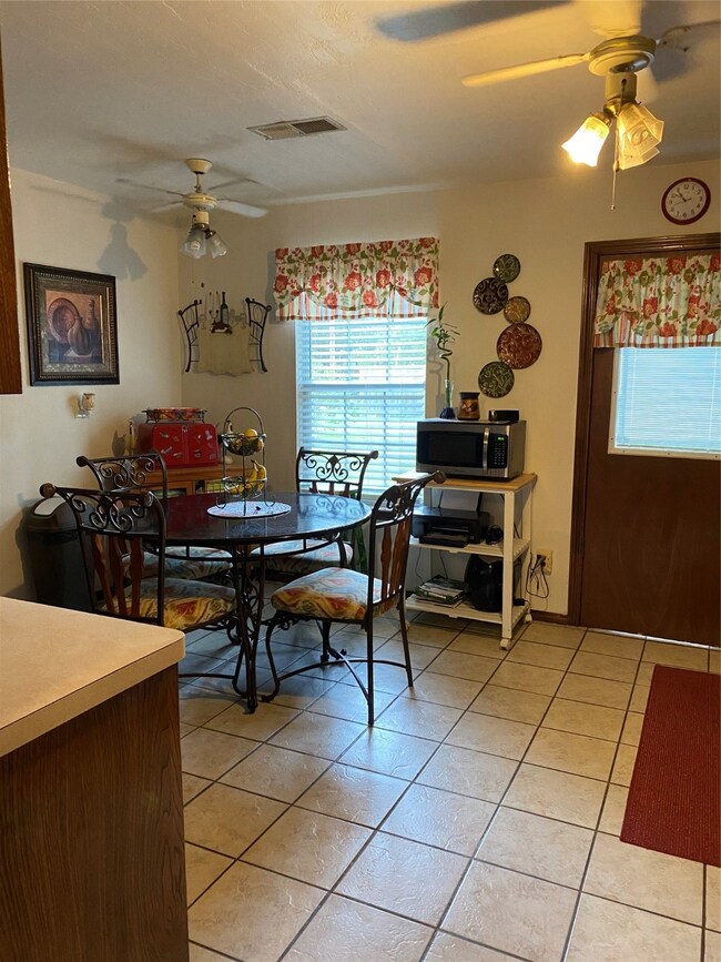 717 Dezso Dr, Alvin, TX 77511 - photo 3