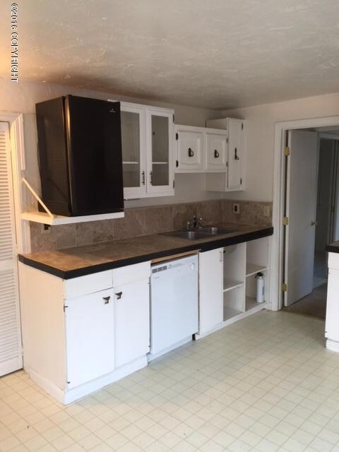 Right Unit - Kitchen w/New DW