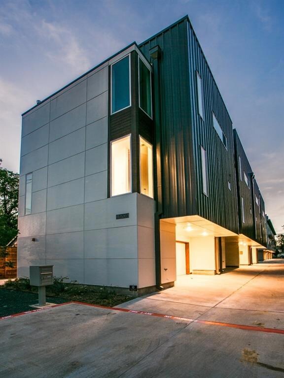 Sleek Modern Design by Architect Jay Smith