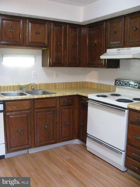 11515 Ivy Bush Ct, Reston, VA 20191 - photo 5