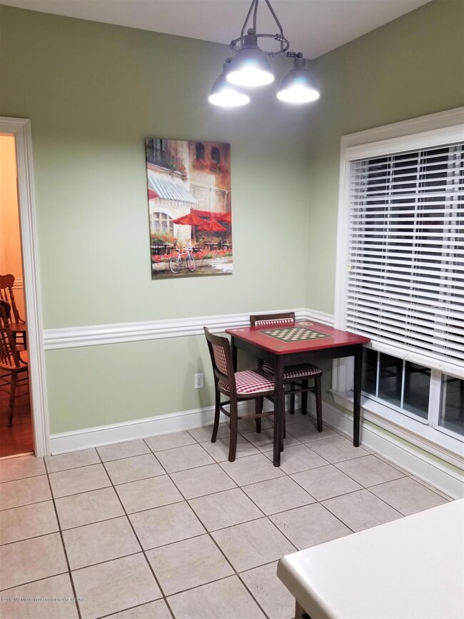 Golden Oaks Breakfast Nook
