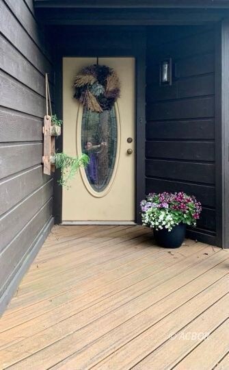 Front Entrance.  Come on in!