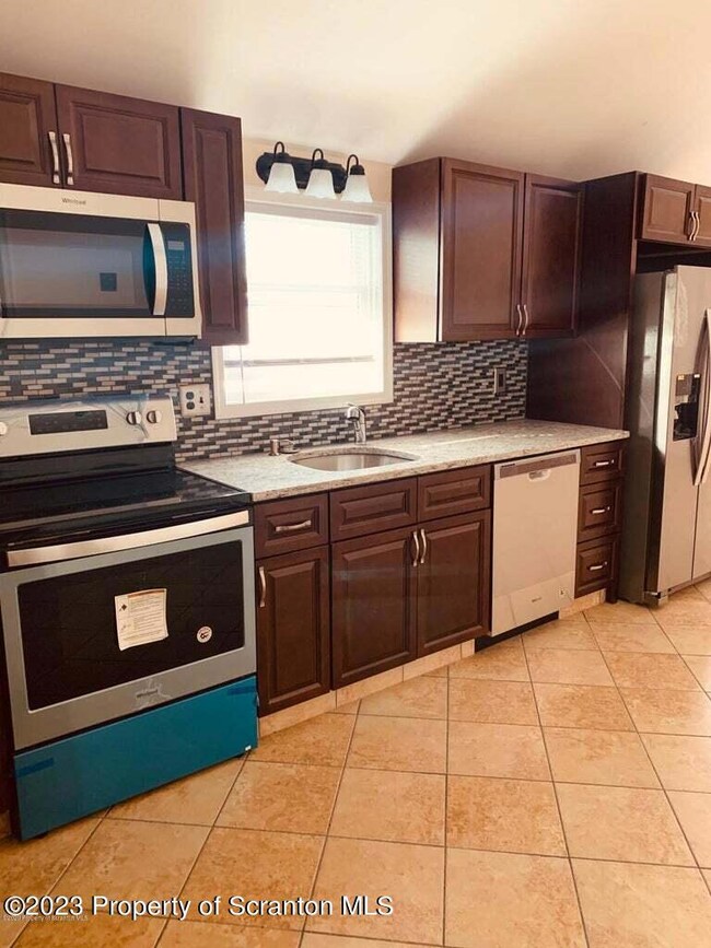 604 Oak St, Old Forge, PA 18518 - photo 4