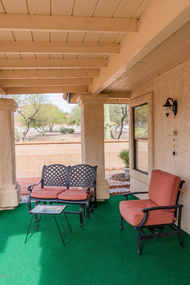 Backporch of 10101 Pitchingwedge