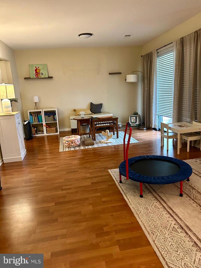 8 Z-8 Avon, East Windsor, NJ 08520 - photo 5