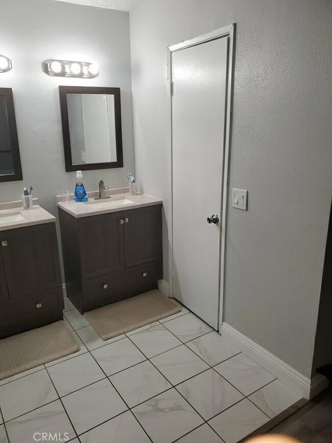 211 S Grape Ave, Compton, CA 90220 - photo 6