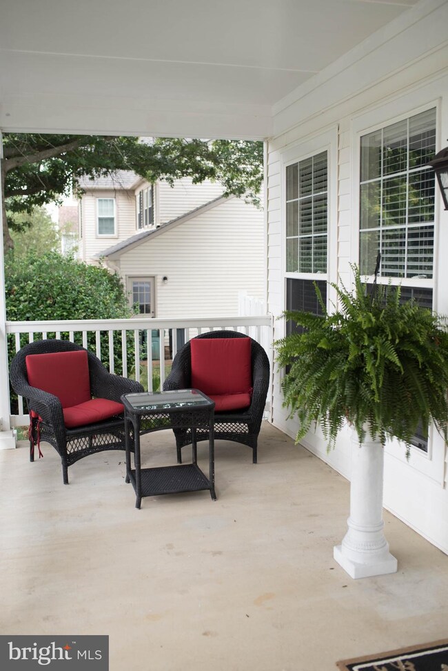 17261 Pickwick Dr, Purcellville, VA 20132 - photo 4