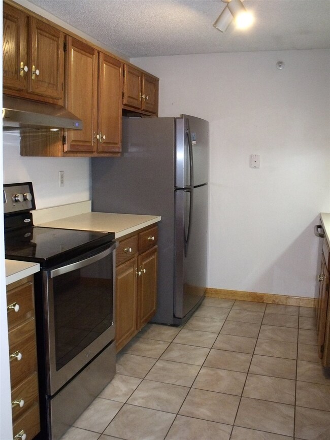 11 Bartemus Trail unit U308, Nashua, NH 03063 - photo 4