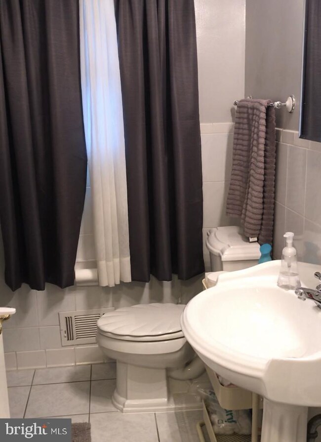 617 Hopkins St, Brooklyn, MD 21225 - photo 4