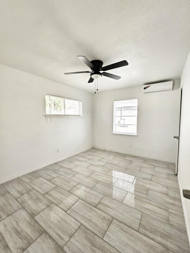 3825 Mount Pleasant St, Houston, TX 77021 - photo 6