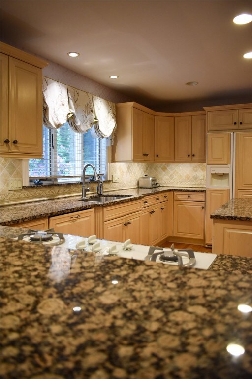 10 Lace Cir, Cranston, RI 02921 - photo 7