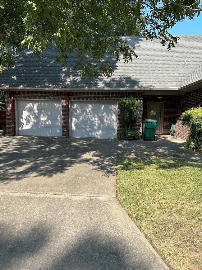 226 Gordon St, Gainesville, TX 76240 - photo 3