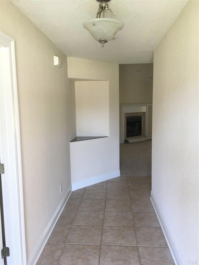 Elongated entry foyer is stylish & alluring!