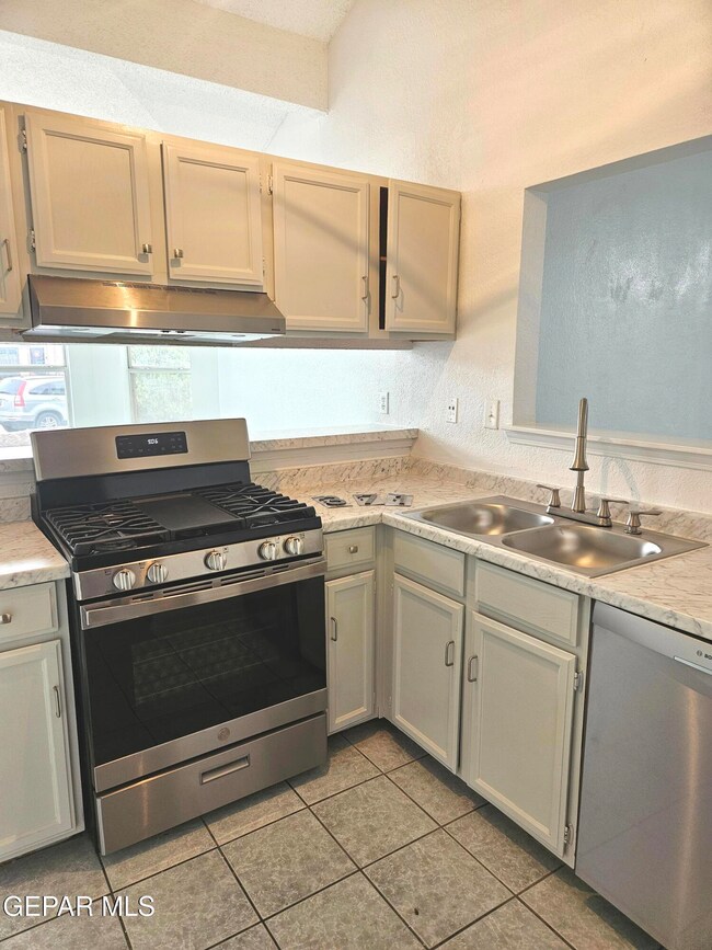 371 Brill Cir, Horizon City, TX 79928 - photo 4