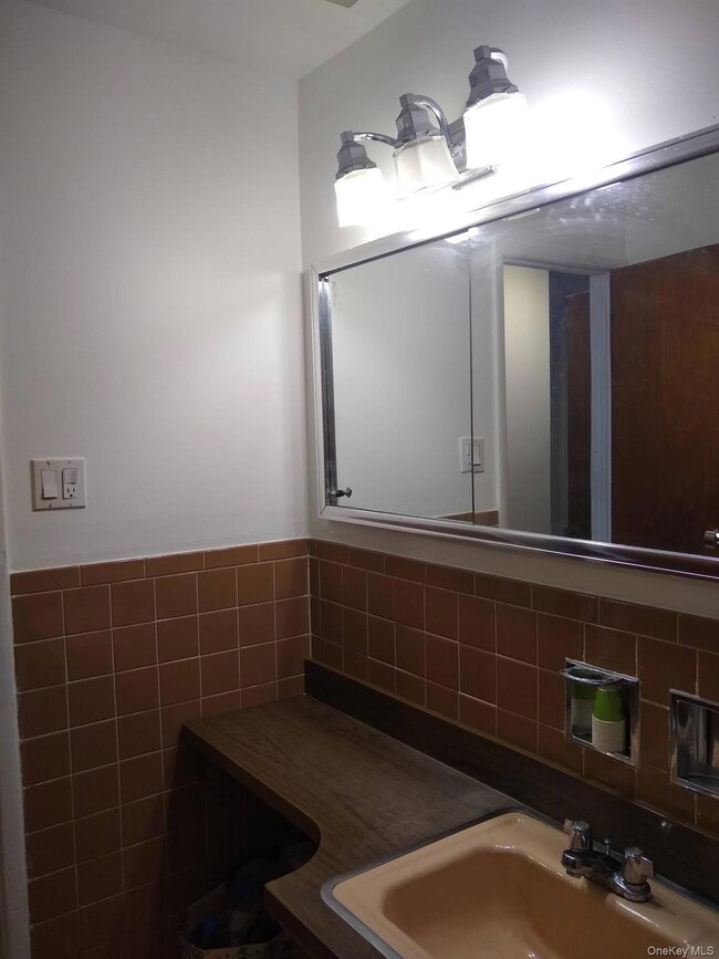 81-5 149th Ave, Howard Beach, NY 11414 - photo 7