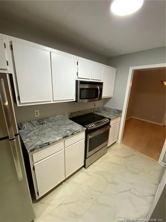 2701 Preston Woods Ln unit 7, Fayetteville, NC 28304 - photo 5