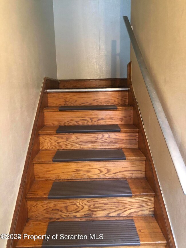 506 Colfax Ave unit 2nd Floor, Scranton, PA 18510 - photo 2