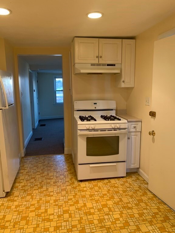 147 Washington Cir unit 1, Woburn, MA 01801 - photo 3