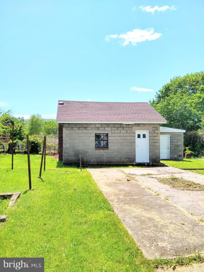 409 Catherine St, Ashland, PA 17921 - photo 4