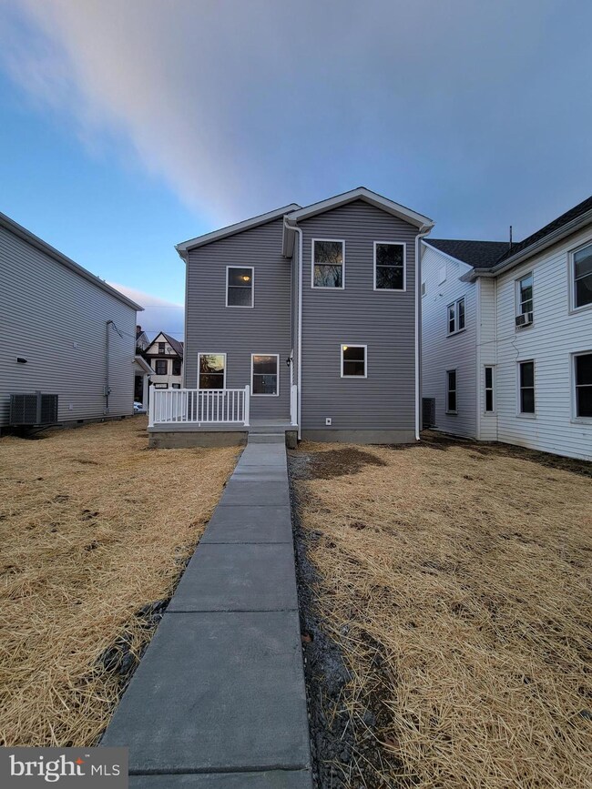 242 W 2nd St, Waynesboro, PA 17268 - photo 4