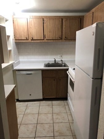 182 Central St unit 5, Stoneham, MA 02180 - photo 5