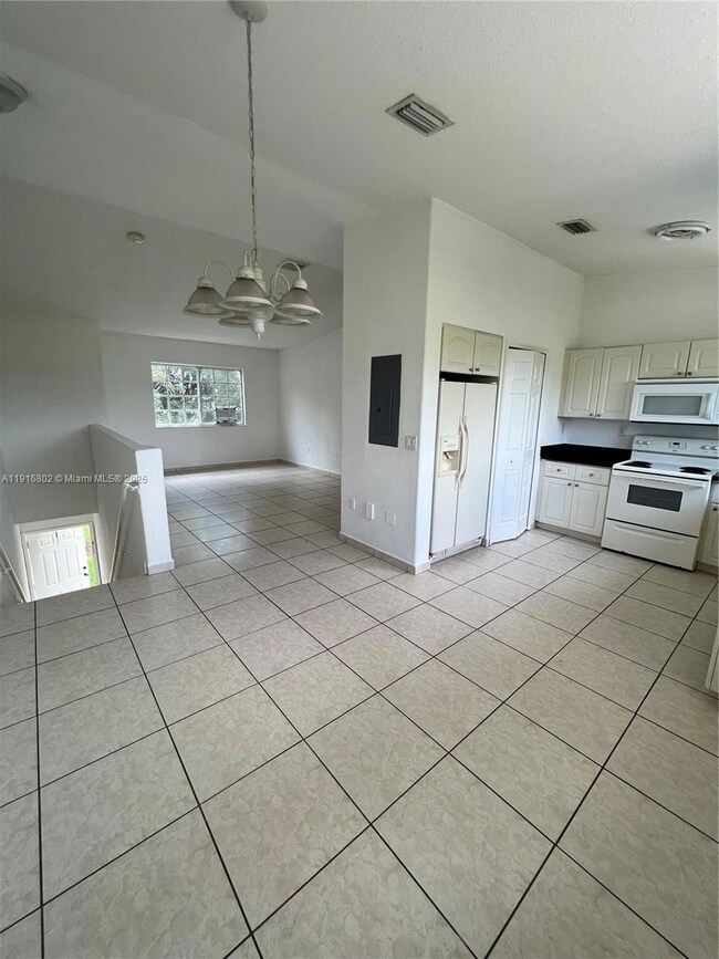 7291 NW 174th Terrace unit 205, Hialeah, FL 33015 - photo 5
