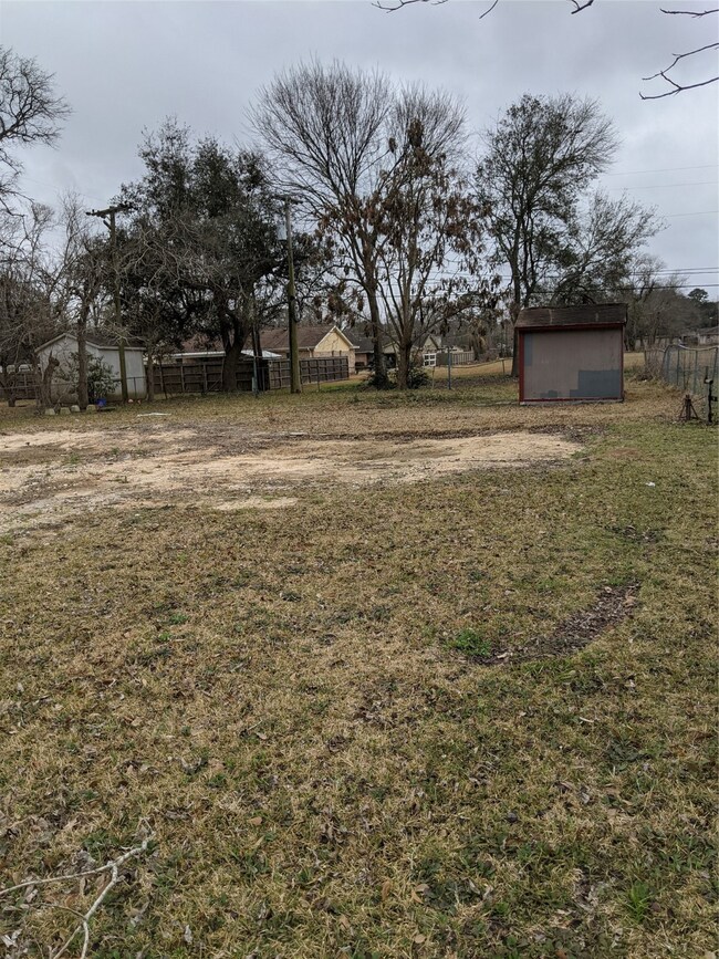 412 E Foley St, Alvin, TX 77511 - photo 3