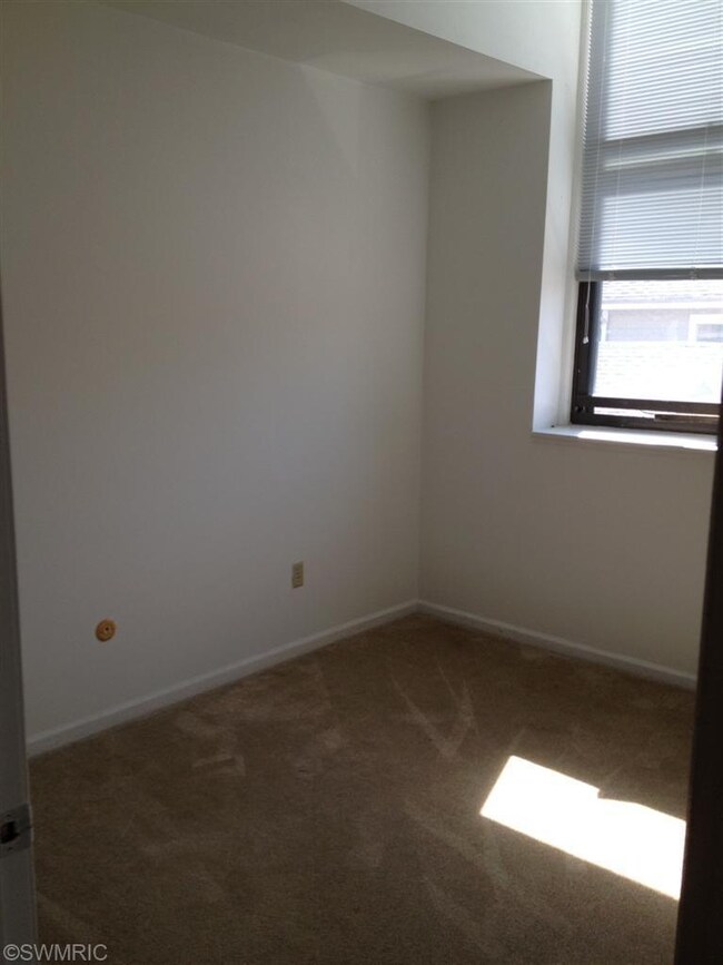 415 Main St unit 2, St. Joseph, MI 49085 - photo 3