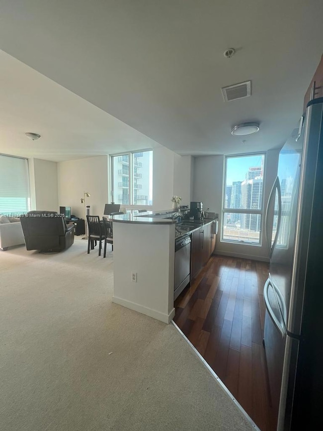 KITCHEN LIVING AREA