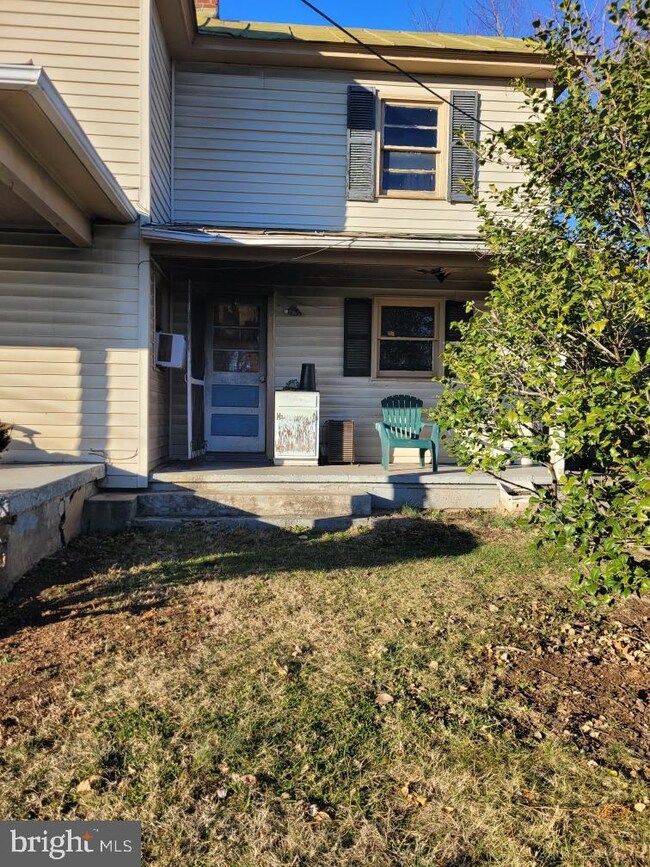 1303 Warren Ave, Front Royal, VA 22630 - photo 3