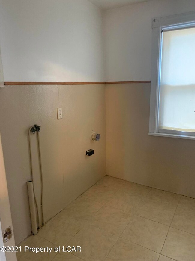611 LOCUST LAUNDRY