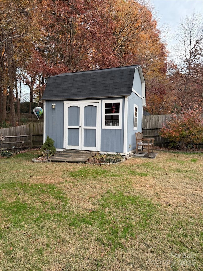 11001 Gladewater Dr, Matthews, NC 28105 - photo 4