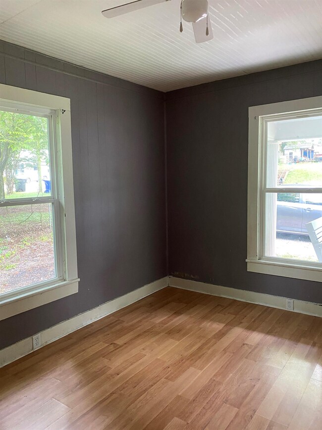 1110 E Limestone St, Florence, AL 35630 - photo 3