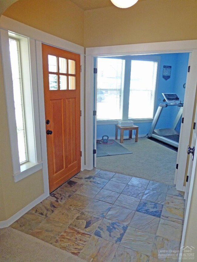 2885 SW Obsidian Ln, Redmond, OR 97756 - photo 6