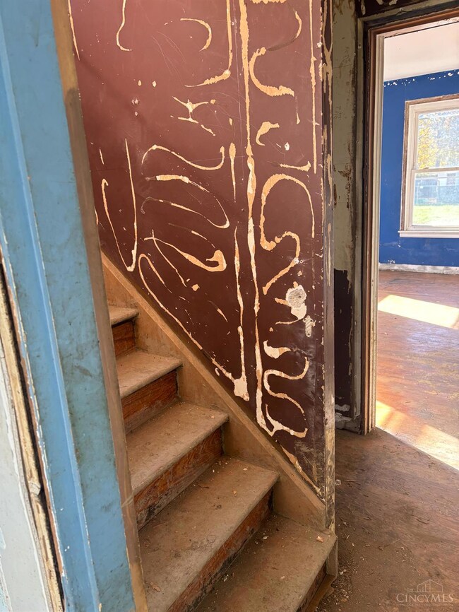 2327 Losantiville Ave, Cincinnati, OH 45237 - photo 7