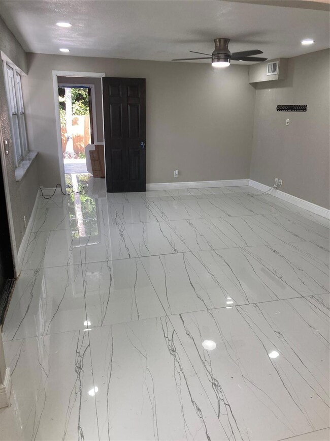 15 NE 16th Ct unit 1, Fort Lauderdale, FL 33305 - photo 4