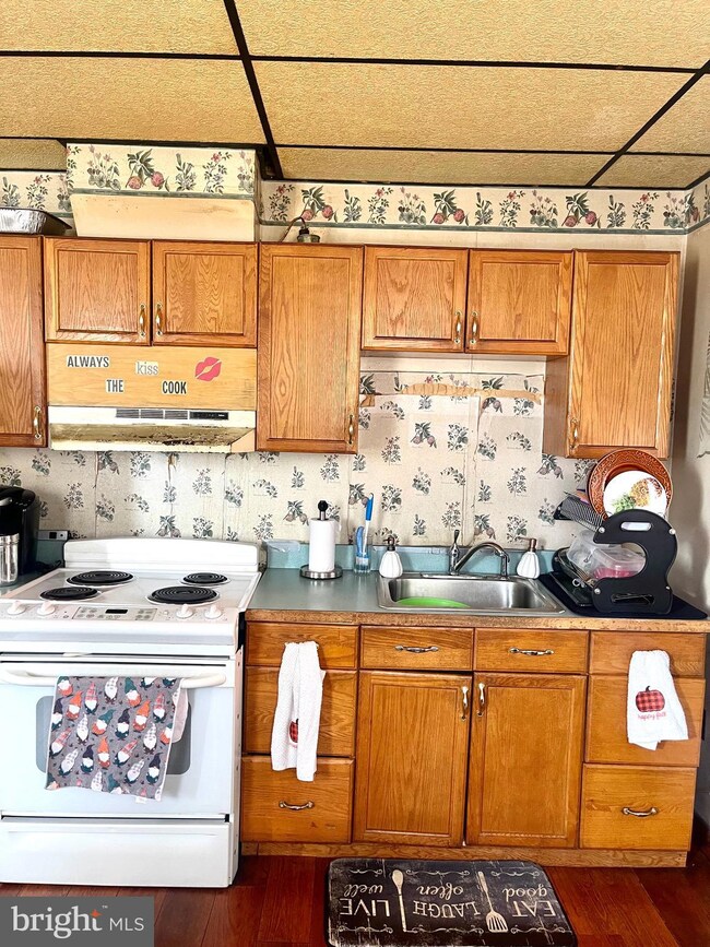 3118 Mcelderry St, Baltimore, MD 21205 - photo 4