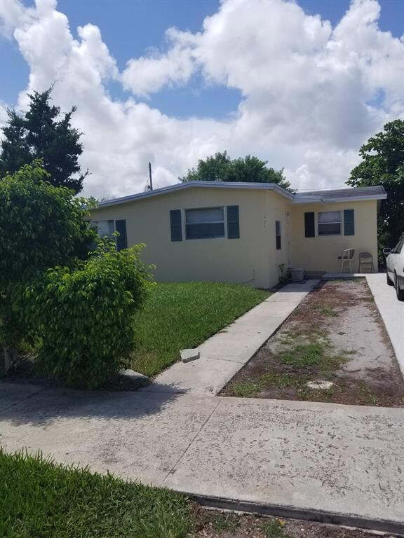 371 Ocean Pkwy, Boynton Beach, FL 33435 - photo 2