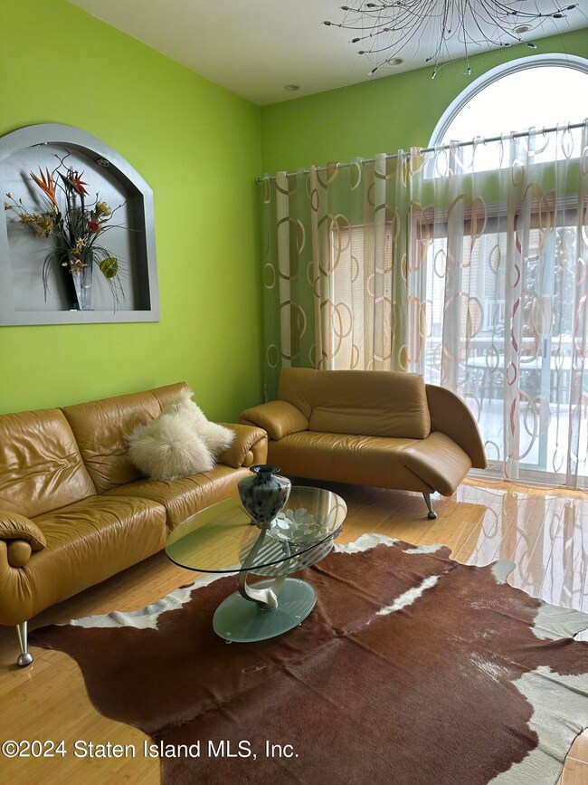 21 Phyllis Ct, Staten Island, NY 10309 - photo 4