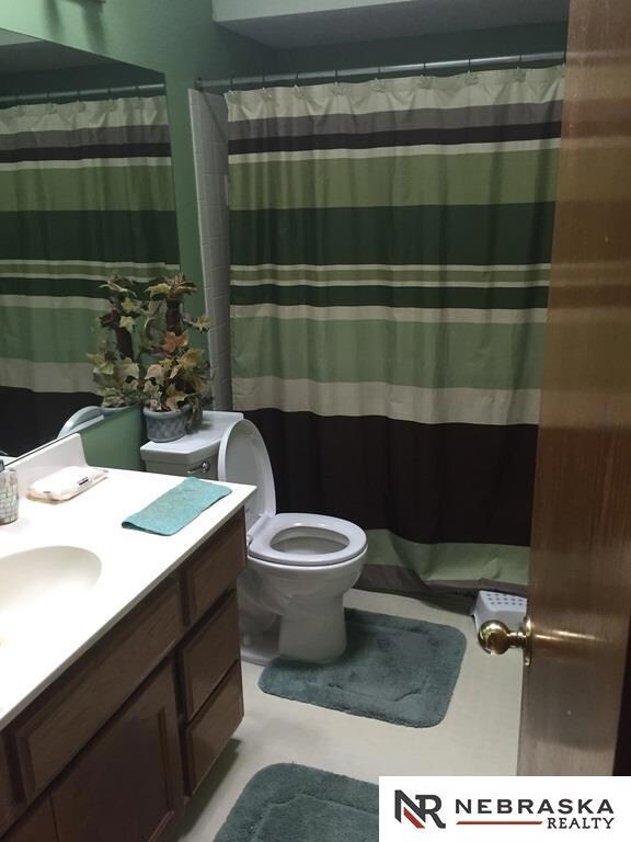 12669 Meredith Ave, Omaha, NE 68164 - photo 4