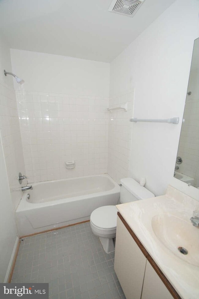 14120 Lauren Ln, Laurel, MD 20707 - photo 6